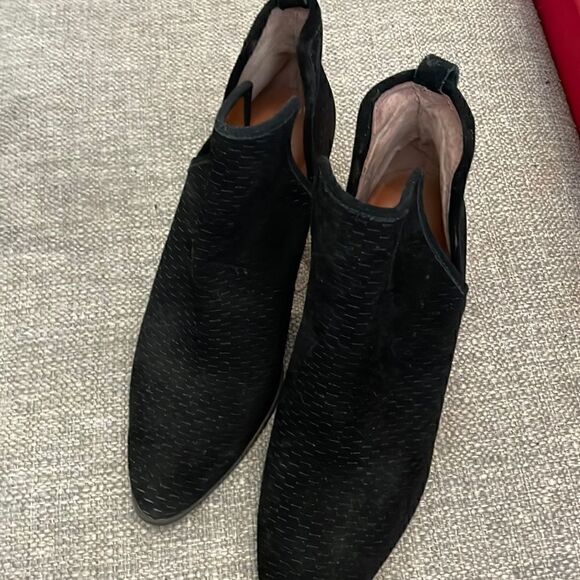 Lucky Brand Black booties  Size 10/42 get ready for Back to school and Fall - Picture 1 of 11